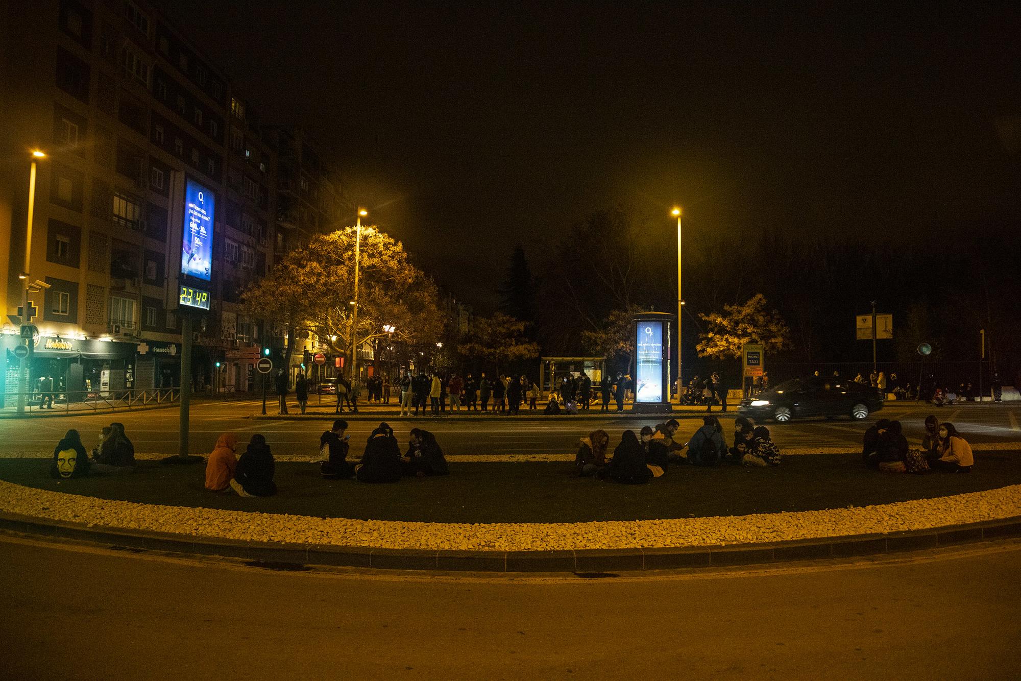 Cientos de granadinos salen a la calle a causa de los terremotos de esta noche - 12
